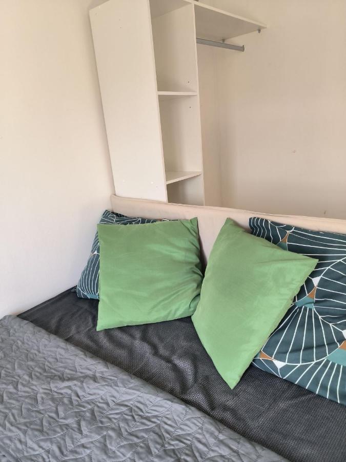 3 Hebergements - Au 1Er Etage 1 Appartement 2 Pieces Et Au 2Eme Etage Un Logement De 2 Chambres Louees Separement Avec Coin Cuisine Et Toilettes A Partager- Dans Pavillon Au Pied Du Rer B A 5 Minutes De Paris Et 30 Mn Stade De France Cachan Exterior foto