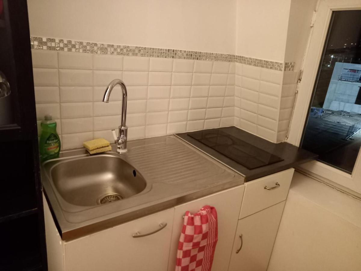 3 Hebergements - Au 1Er Etage 1 Appartement 2 Pieces Et Au 2Eme Etage Un Logement De 2 Chambres Louees Separement Avec Coin Cuisine Et Toilettes A Partager- Dans Pavillon Au Pied Du Rer B A 5 Minutes De Paris Et 30 Mn Stade De France Cachan Exterior foto