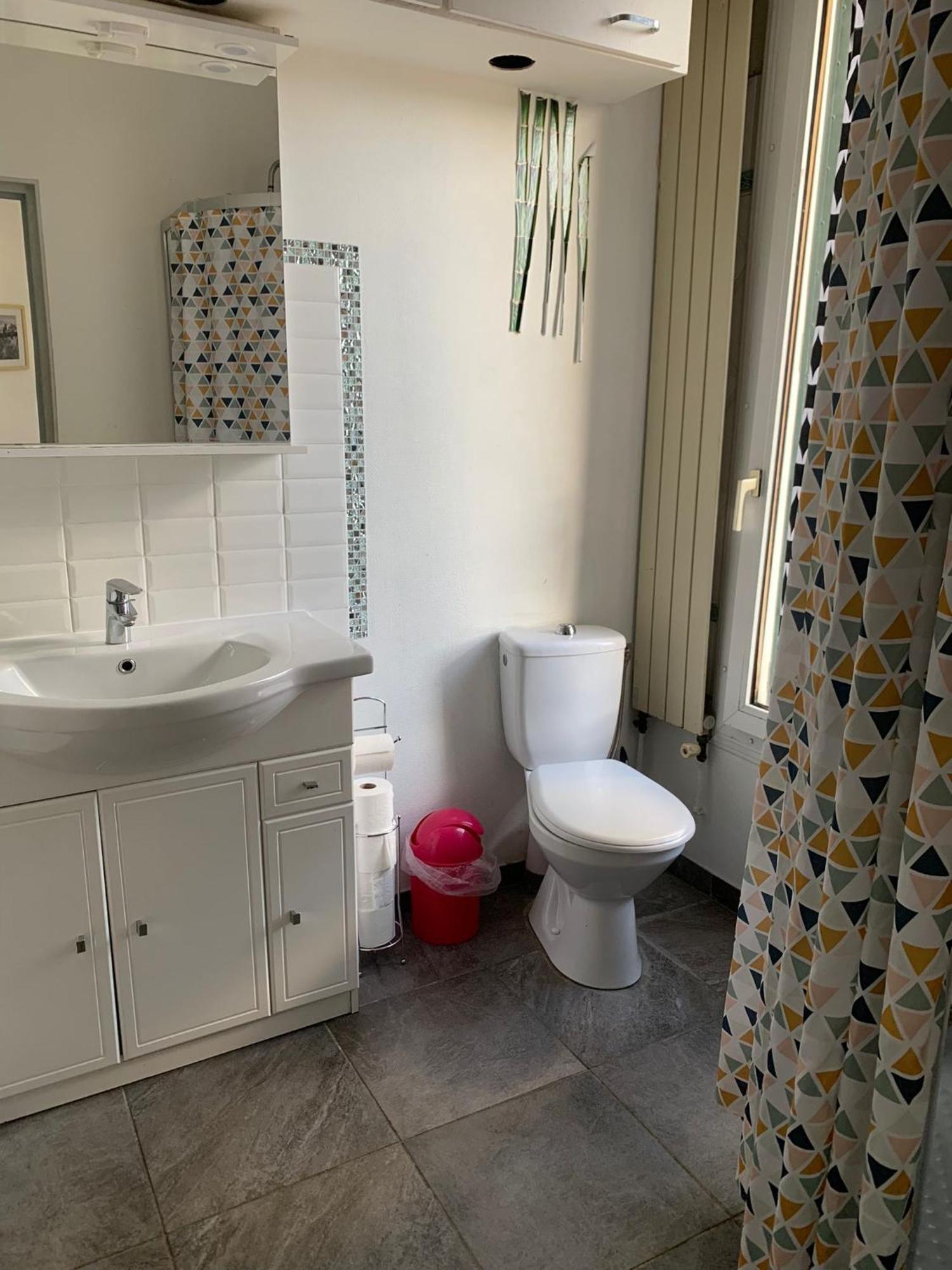 3 Hebergements - Au 1Er Etage 1 Appartement 2 Pieces Et Au 2Eme Etage Un Logement De 2 Chambres Louees Separement Avec Coin Cuisine Et Toilettes A Partager- Dans Pavillon Au Pied Du Rer B A 5 Minutes De Paris Et 30 Mn Stade De France Cachan Exterior foto