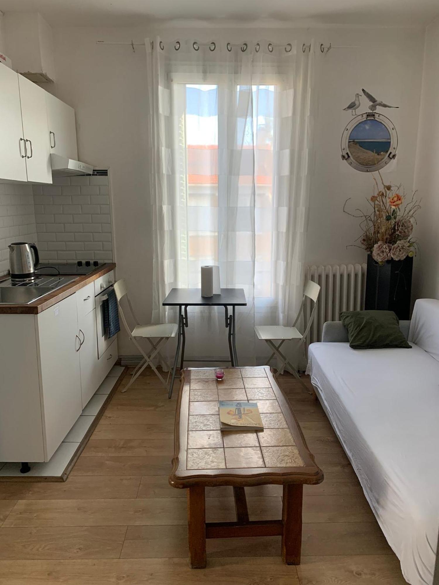 3 Hebergements - Au 1Er Etage 1 Appartement 2 Pieces Et Au 2Eme Etage Un Logement De 2 Chambres Louees Separement Avec Coin Cuisine Et Toilettes A Partager- Dans Pavillon Au Pied Du Rer B A 5 Minutes De Paris Et 30 Mn Stade De France Cachan Exterior foto